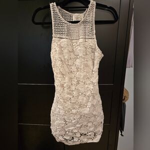 Elegant Lace Sleeveless Dress